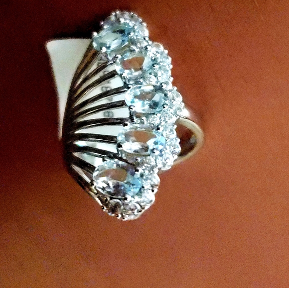 Absolutely stunning aquamarine ring - Picture 1 of 5